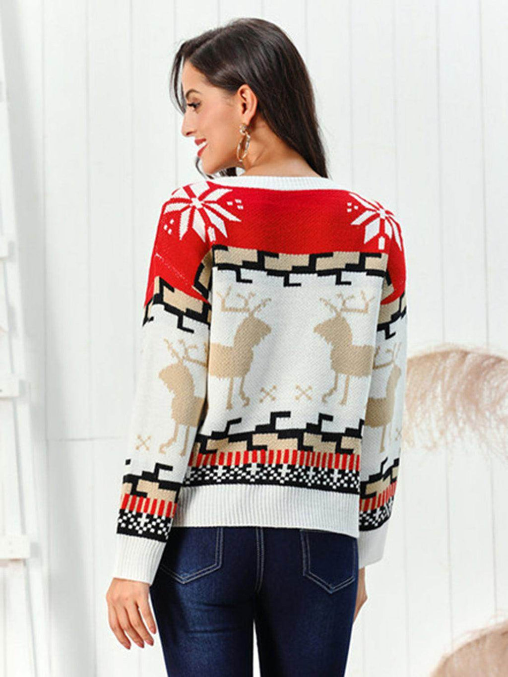 Reindeer Round Neck Sweater for Cozy Winter Warmth